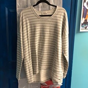 Long sleeve sweater/active wear